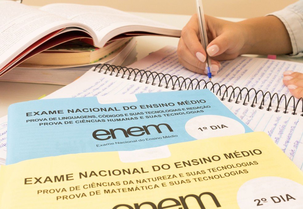 ENEM 2024: PROFESSORES PROMOVEM AULAS GRATUITAS EM UMA PIZZARIA