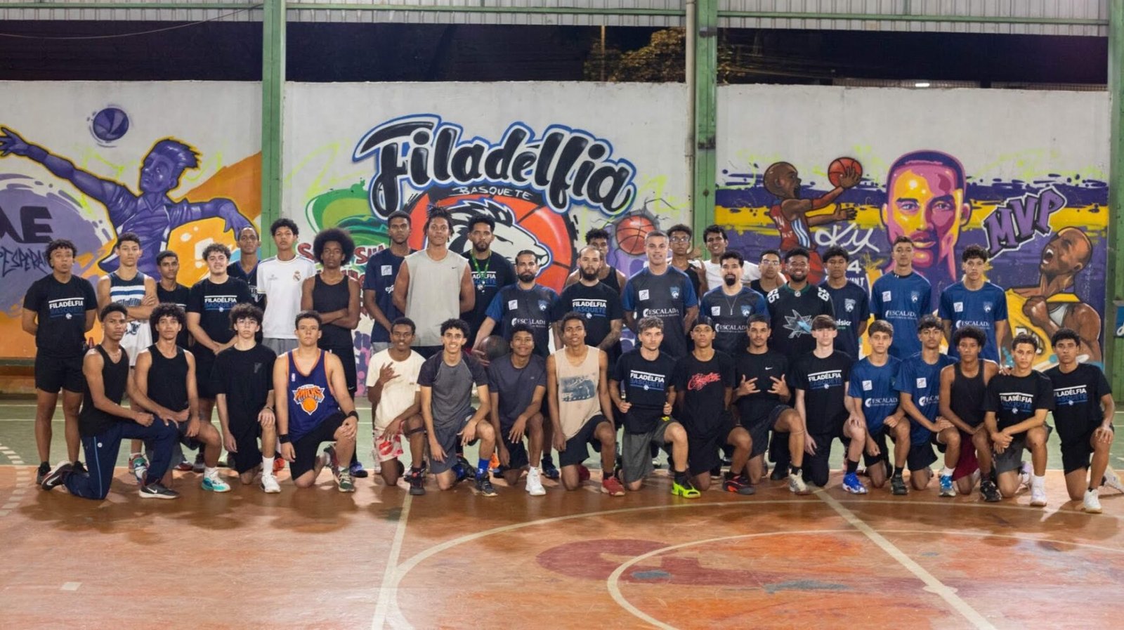 PROJETO OFERECE AULAS DE BASQUETE E CURSOS GRATUITOS