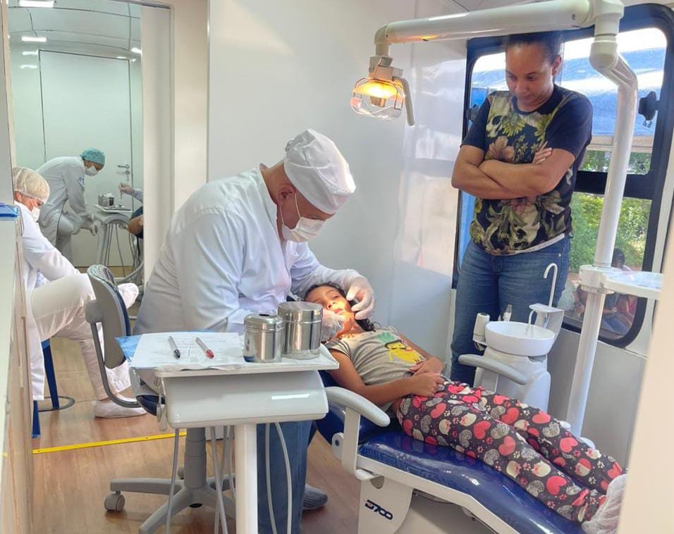UNIDADE MÓVEL DE ODONTOLOGIA OFERECE ATENDIMENTO GRATUITO